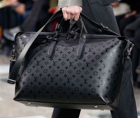 louis vuitton mens hand bag